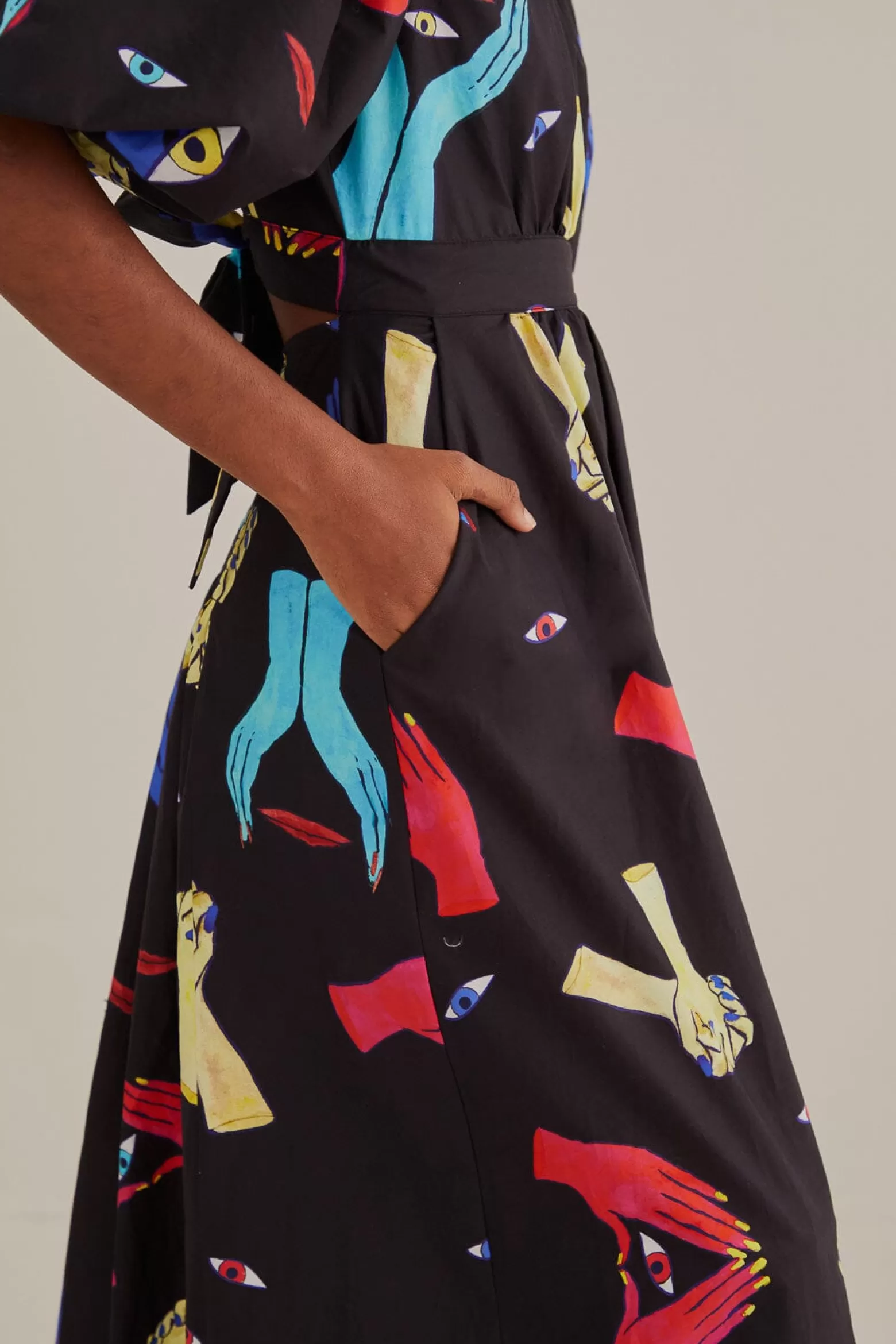 Sale FARM Rio  BLACK COLORFUL TOGETHER SHORT SLEEVE MIDI DRESS