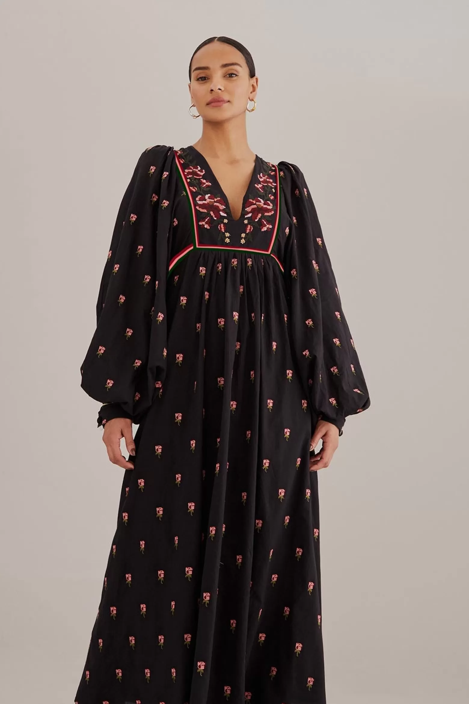 New FARM Rio  BLACK FLORAL EMBROIDERED V NECK MAXI DRESS