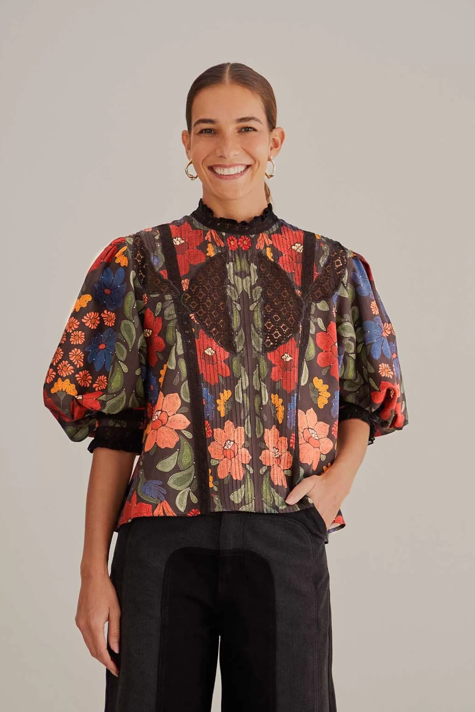 Fashion FARM Rio  BLACK STITCHED FLOWERS SHORT SLEEVE BLOUSE