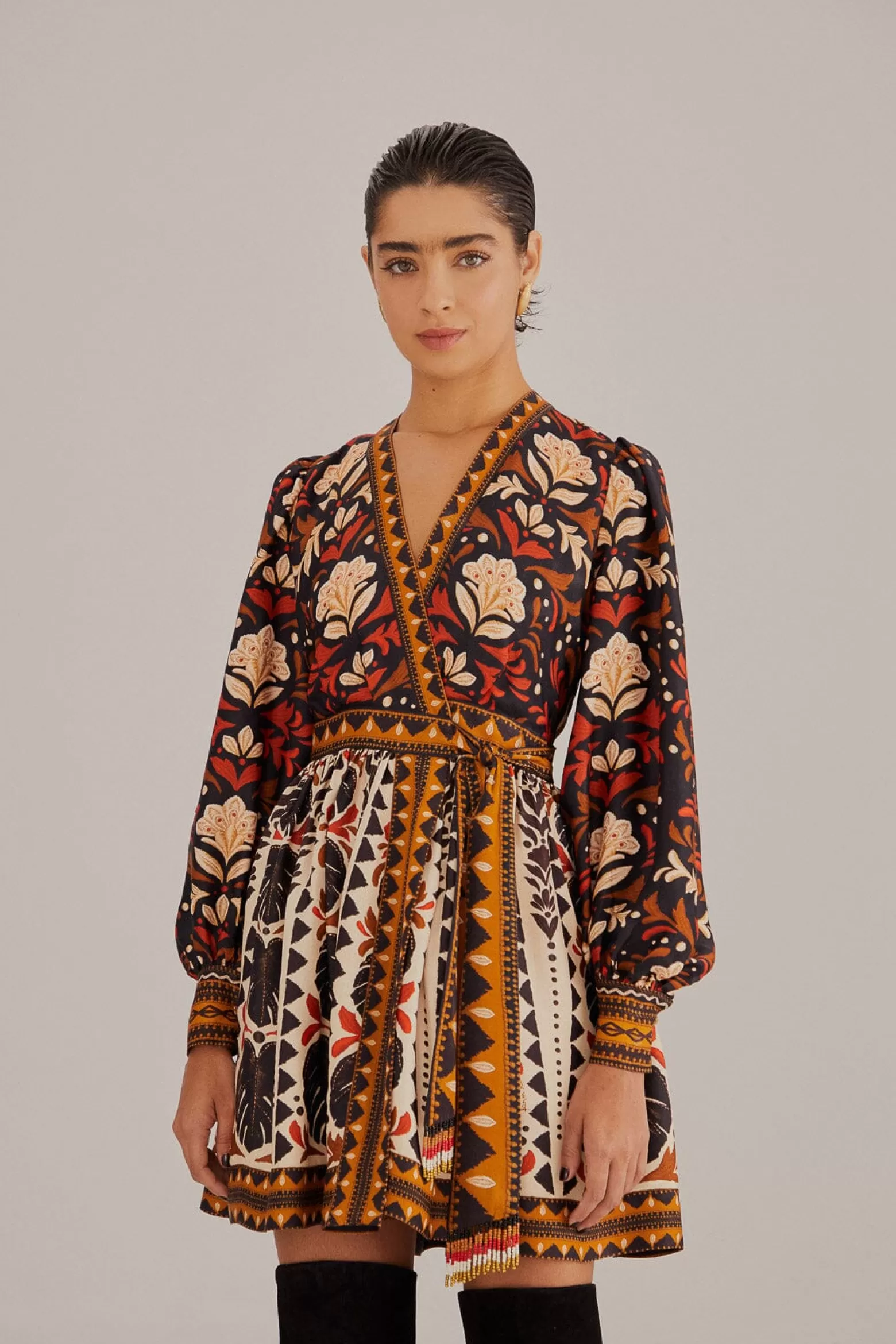 Fashion FARM Rio  MULTICOLOR TAPESTRY GARDEN V NECK MINI DRESS