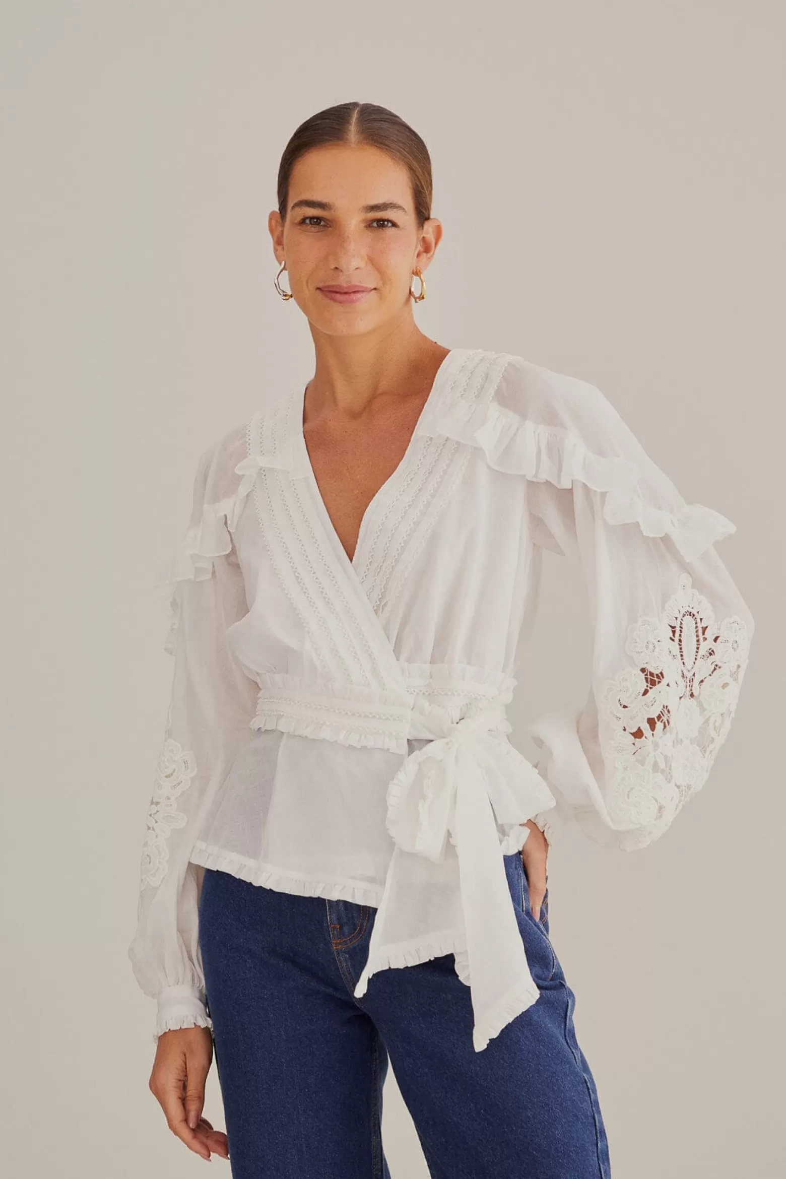 Hot FARM Rio  OFF-WHITE V NECK BLOUSE